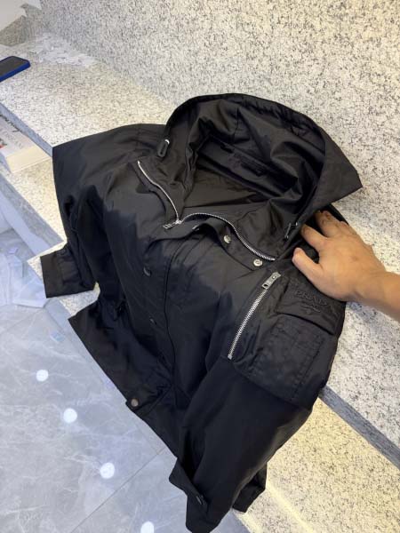 2025年12月15日入荷新作Pradaジャケット秋冬高品質...