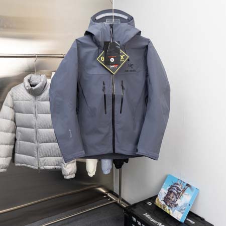 2025年12月23日秋冬新作ARCTERYXダウンジャケッ...