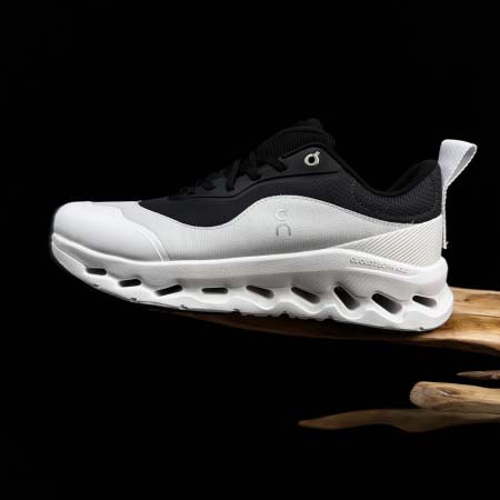 2025年12月25日入荷新品Loewe x On人気 スニ...