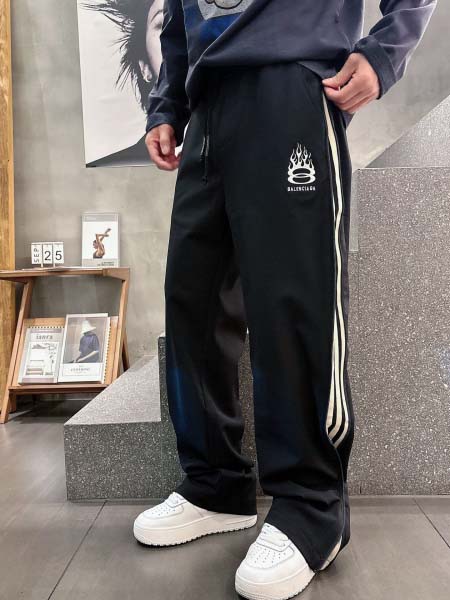 2025年12月26日秋冬新作Balenciagaスラックス...