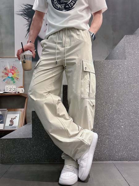 2025年12月26日秋冬新作Balenciagaスラックス...