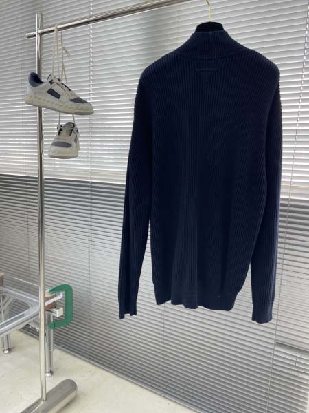 2025年12月29日秋冬新作PRADA ニットカーディガン...