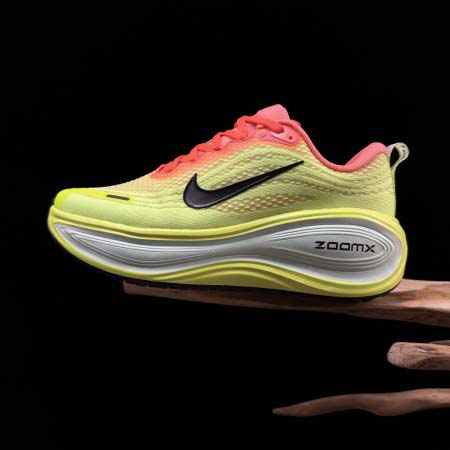 2026年1月9日入荷新品 Nike Vomero Plus 人気 スニーカー男女兼用/誕生日プレゼント/XH工場