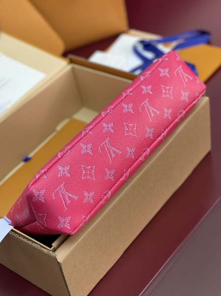 2026年1月14日新作高品質Louis VuittonバッグM12665/Monogram   Pochette Voyage 32 x 21 x 8  /GQ工場
