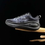 2026年1月9日入荷新品 Nike Vomero Plus 人気 スニーカー男女兼用/誕生日プレゼント/XH工場