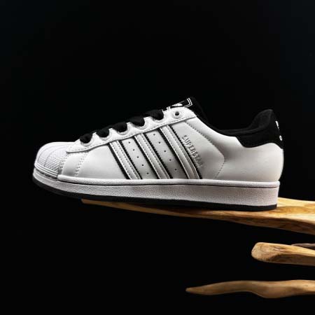 2026年1月10日入荷新品adidas originals...