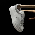 2026年1月10日入荷新品Alexander McQueen人気 スニーカー男女兼用/誕生日プレゼント/XH工場