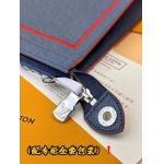 2026年1月13日新作高品質Louis VuittonバッグM61692 Pochette VoyageTaiga 27cm*21cm*5cm /GQ工場