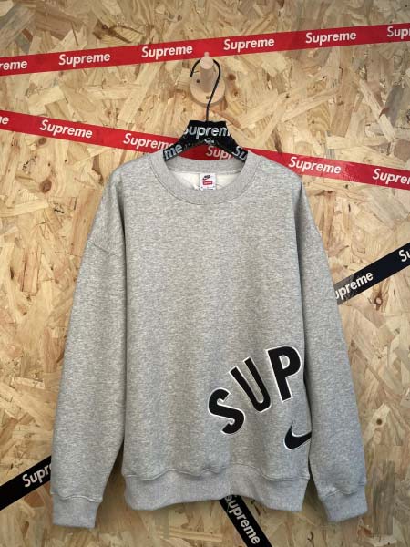 2026年1月16日新作supreme x niketスウェ...