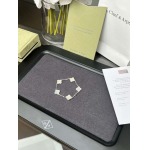 2026年2月1日入荷新品van cleef & arpelsブレスレットギフト/誕生日/記念品/アクセサリーxin工場
