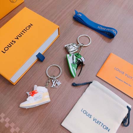 2026年2月3日入荷新品ルイヴィトン キーホルダー ギフト...