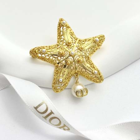 2026年2月5日入荷新品Diorブローチギフト/誕生日/記...