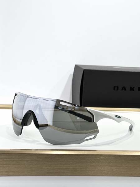 2026年2月6日入荷新品Oakely原版復刻サングラスギフ...