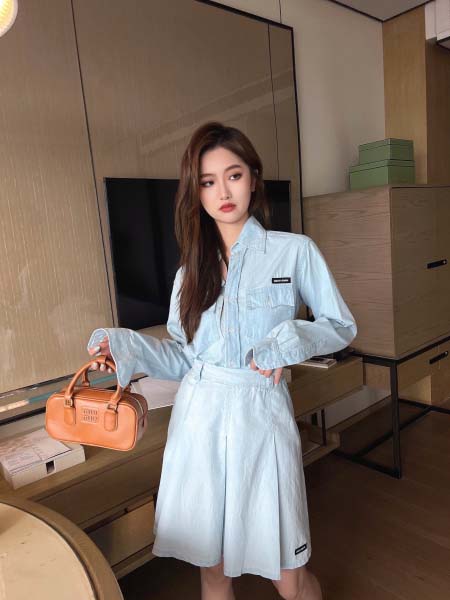 2026年3月9日入荷早春新作MIUMIUセット女性用ファッション/誕生日プレゼント/贈り物 can工場