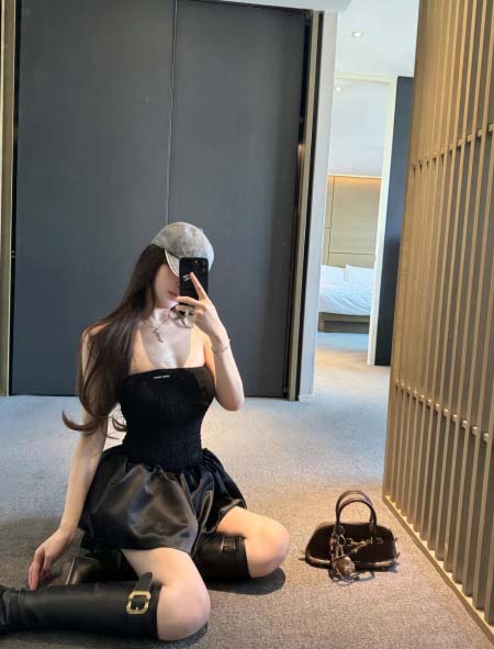 2026年3月6日入荷早春新作Miu Miu女性用ファッショ...