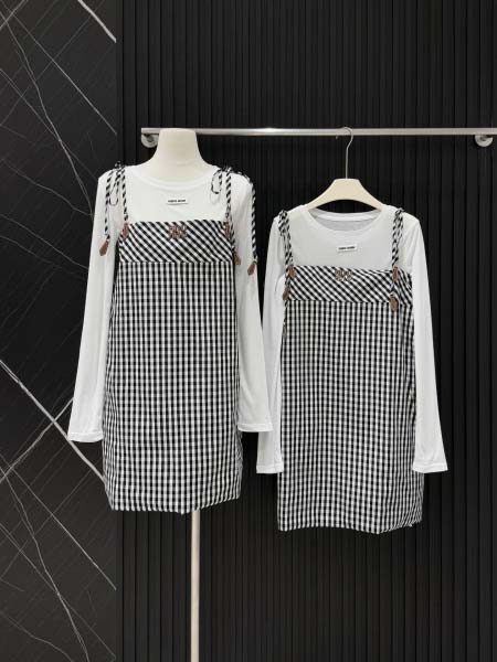 2026年4月9日入荷早春新作Miumiu女性用ファッション/誕生日プレゼント/贈り物 can工場