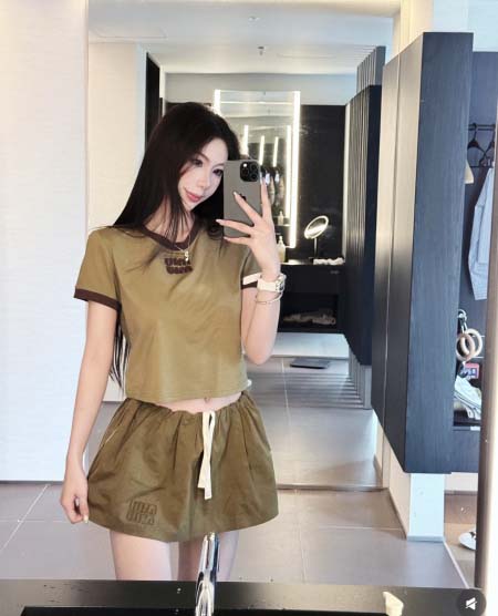 2026年4月9日入荷早春新作Miumiu女性用ファッション/誕生日プレゼント/贈り物 can工場