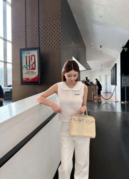 2026年4月9日入荷早春新作Miumiuニットトップ女性用ファッション/誕生日プレゼント/贈り物 can工場