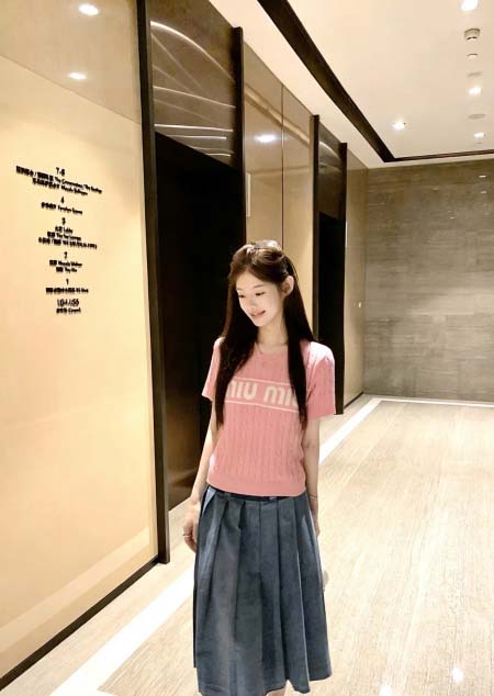 2026年4月9日入荷早春新作Miumiuニットトップ女性用ファッション/誕生日プレゼント/贈り物 can工場