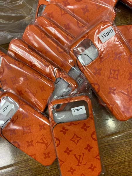 2026年4月10日入荷新作Louis VuittonIphoneケース全機種対応携帯ファッション/誕生日プレゼント/贈り物