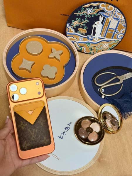 2026年4月10日入荷新作Louis VuittonIphoneケース全機種対応携帯ファッション/誕生日プレゼント/贈り物