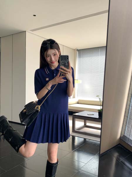 2026年4月9日入荷早春新作Miumiu女性用ファッション...