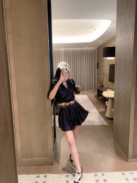 2026年4月9日入荷早春新作Miumiu女性用ファッション...