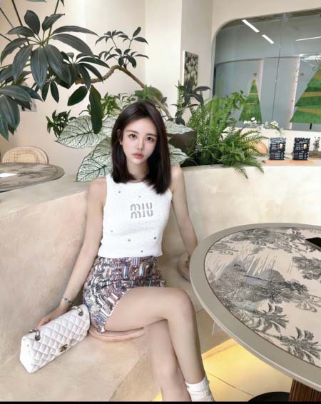 2026年4月9日入荷早春新作Miumiuニットトップ女性用...