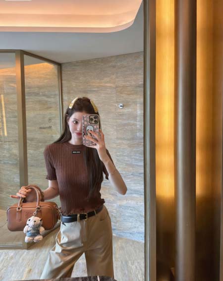 2026年4月9日入荷早春新作Miumiuニットトップ女性用...