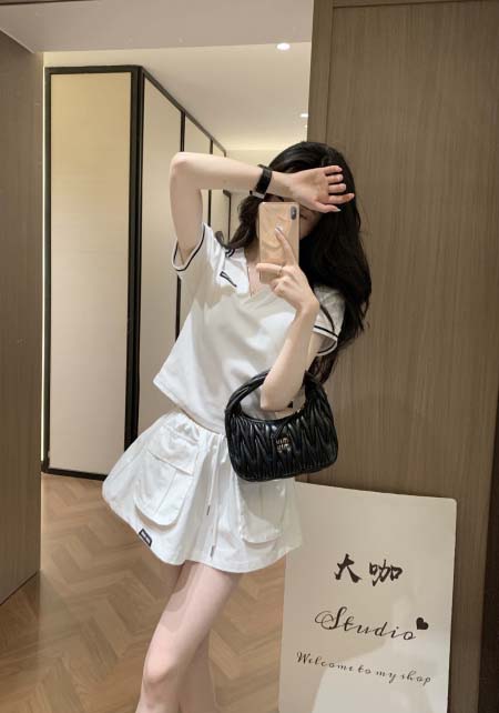 2026年4月9日入荷早春新作Miumiuセット女性用ファッ...