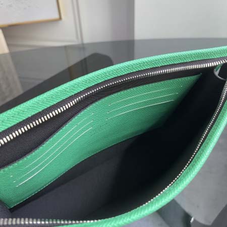2026年5月11日入荷Louis Vuitton バッグPOCHETTE VOYAGE   M83099  Monogram Eclipse Pochette Voyage 高品質新作/誕生日プレゼント/XS工場