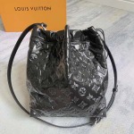 2026年5月11日入荷Louis Vuitton バッグM13484  2025 Cruise  No    Trunk   Monogram  23 x 9 x 23    高品質新作/誕生日プレゼント/XS工場