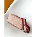 2026年5月11日入荷Louis Vuitton バッグ20 Bandouli re  Meowgram   Vogue  LV Travels With Grace Coddington   M15151   13.5 x 12 x 2