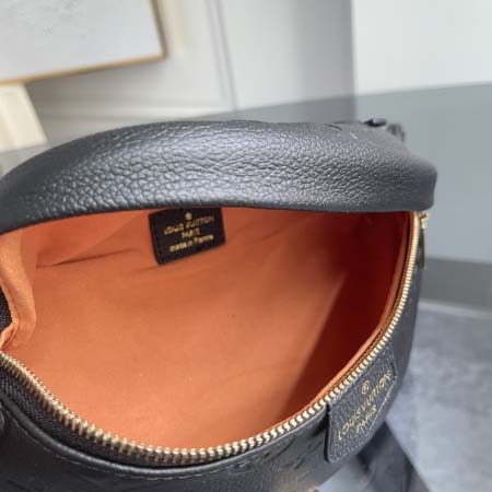 2026年7月19日入荷Louis VuittonLouis Vuitton  M44836 M44812 BUMBAG   Monogram   高品質新作/誕生日プレゼント/XS工場