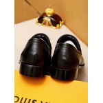 2026年7月18日入荷新品LOUIS VUITTONカジュアルシューズ/スニーカー｜メンズ靴人気本革製ギフト/誕生日/TL工場
