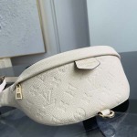 2026年7月19日入荷Louis VuittonLouis Vuitton  M44836 M44812 BUMBAG   Monogram   高品質新作/誕生日プレゼント/XS工場