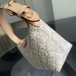 2026年7月19日入荷Louis VuittonM29879 mini moon  mini moon  monogram emreinte   cire  高品質新作/誕生日プレゼント/XS工場