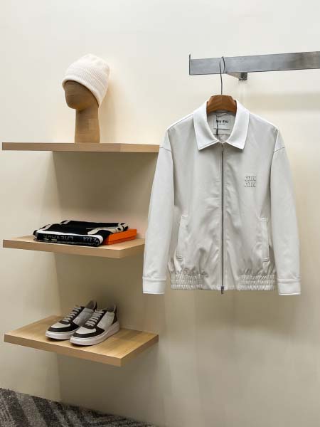 2026年8月7日入荷秋冬新作Miu miuジャケット高級品...