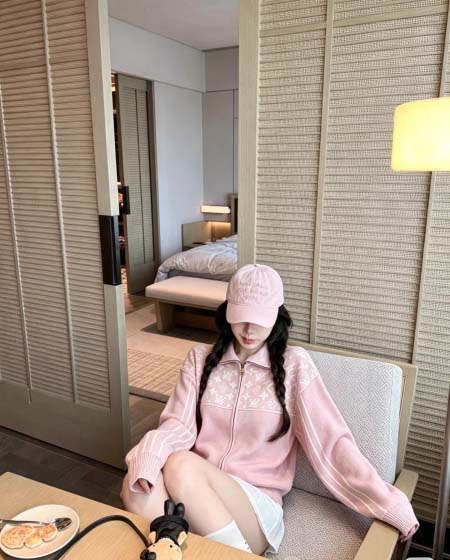 2026年10月8日入荷秋冬新作Louis Vuitton ニットカーディガン  女性用ファッション/誕生日プレゼント/贈り物 can工場