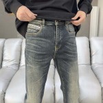 2026年10月16日入荷新作VALENTINOジーパン高品質超厳選★入手困難/KB工場